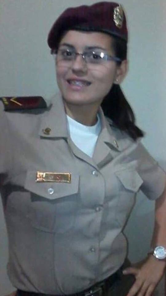 ahicherr's tweet photo. LO ÚLTIMO... Está esbirra del régimen sargento A. Espinosa destacada en Peracal #Tachira está robando y humillando  a los Venezolanos qué intentan huir del País hace desnudar a las personas para revisar si llevan dólares y se queda con el dinero 💵 “LADRONA”El Honor es su divisa https://t.co/arWfxHk7aM