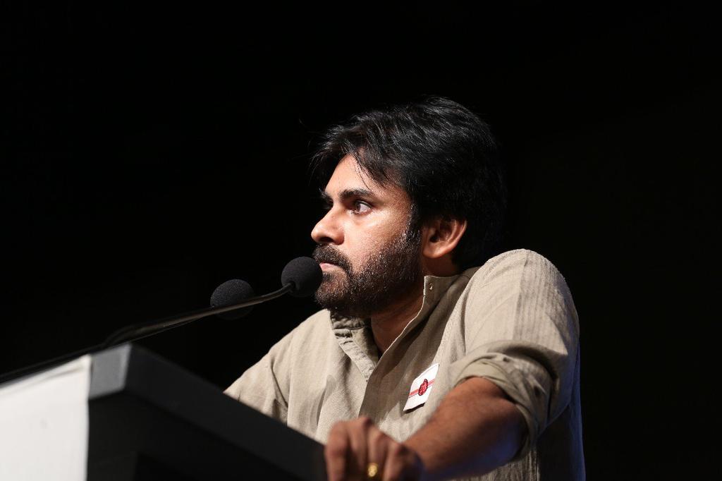 As we have decided dedicate This trend to Harikrishna garu...lets wish him on his bday🙏🙏🙏🙏
#HBDNANDAMURIHARIKRISHNAGARU
#HBDJanaSenaniPawanKalyan