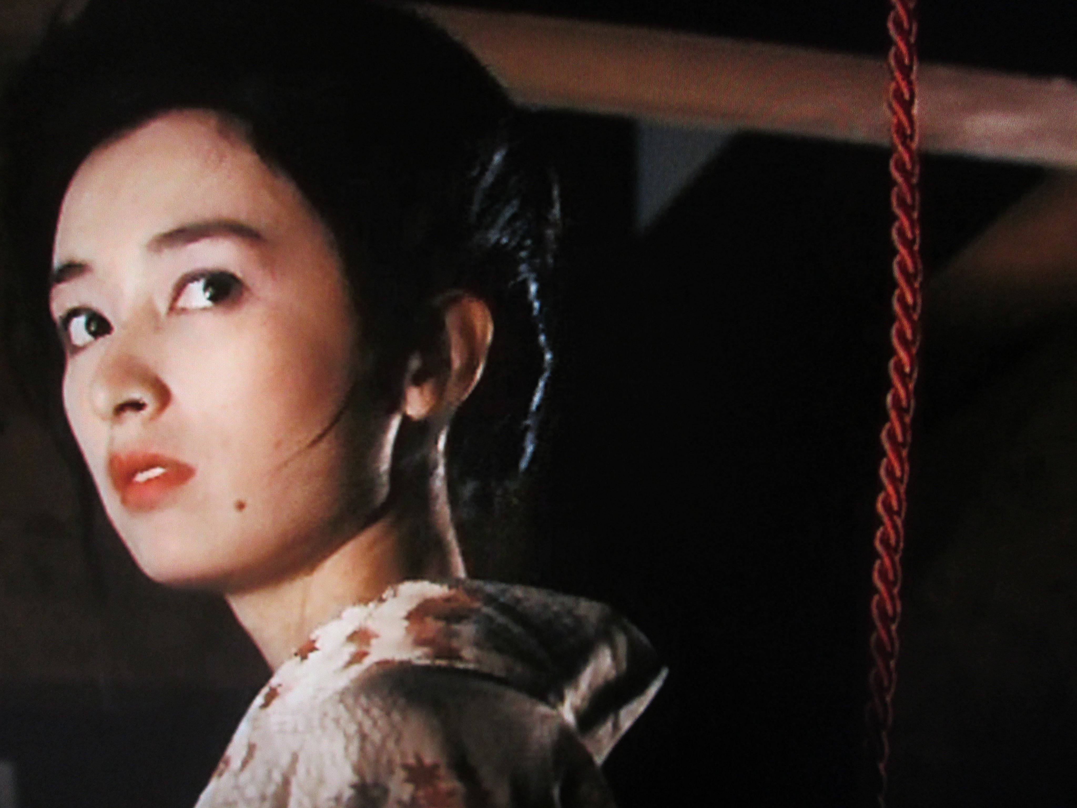 麻生かおり緊縛 『団鬼六 緊縛卍責め』(85) 監・脚 関本郁夫 脚 松本功 出 高倉美貴 麻生かおり 愛のないSMなんて地獄よ！！ 緊縛地獄に陥った姉と、対抗心を剥き出しにする妹の愛憎入り交じった倒錯世界。鬼六先生曰く「RP史上最も美しい女優」高倉美貴最後の  ...