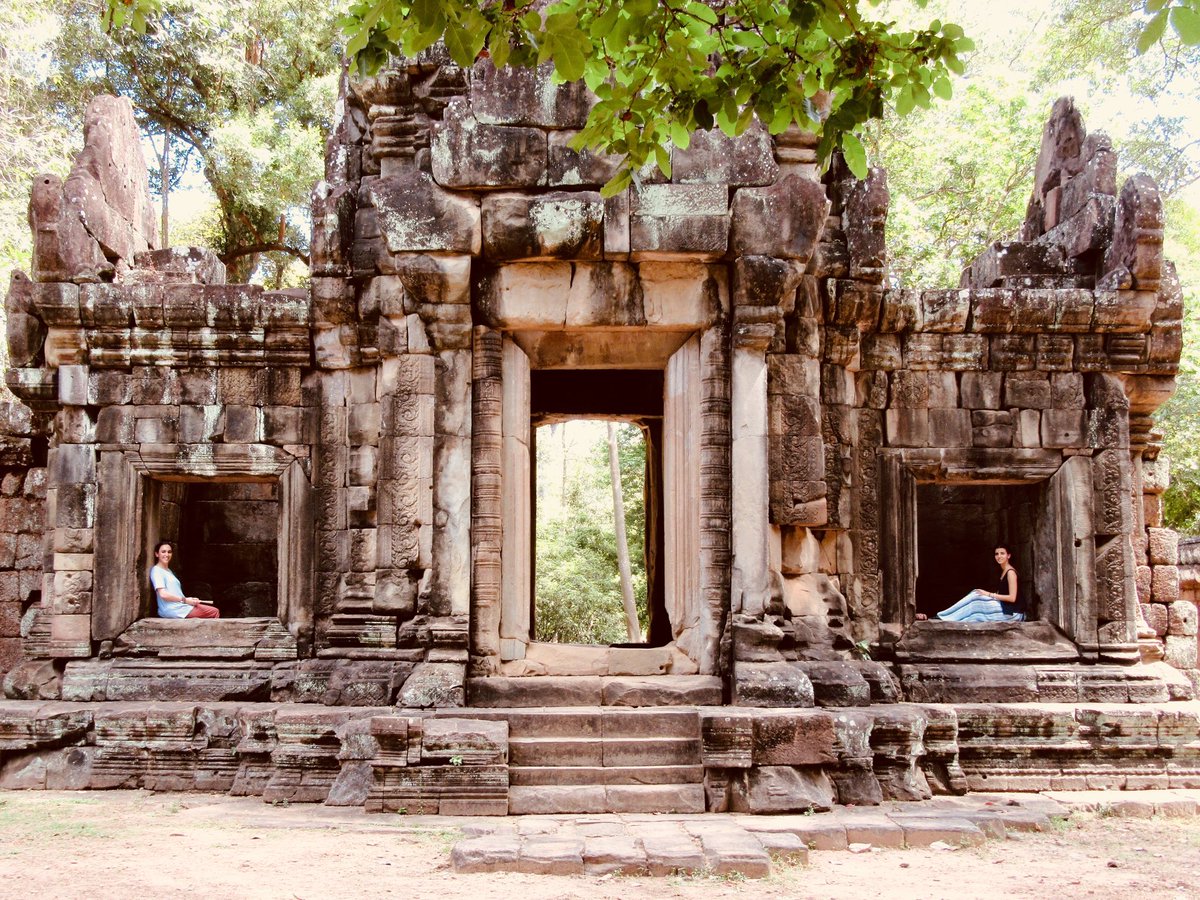 Alquílate unas bicicletas y piérdete por los maravillosos templos de #Angkor. Es imposible abarcarlos todos, pero te harás una idea mejor y visitarás templos en soledad. Foto que nos envían viajeros de Mi Mundo #Camboya #SiemRep #travel #viajar #viajes