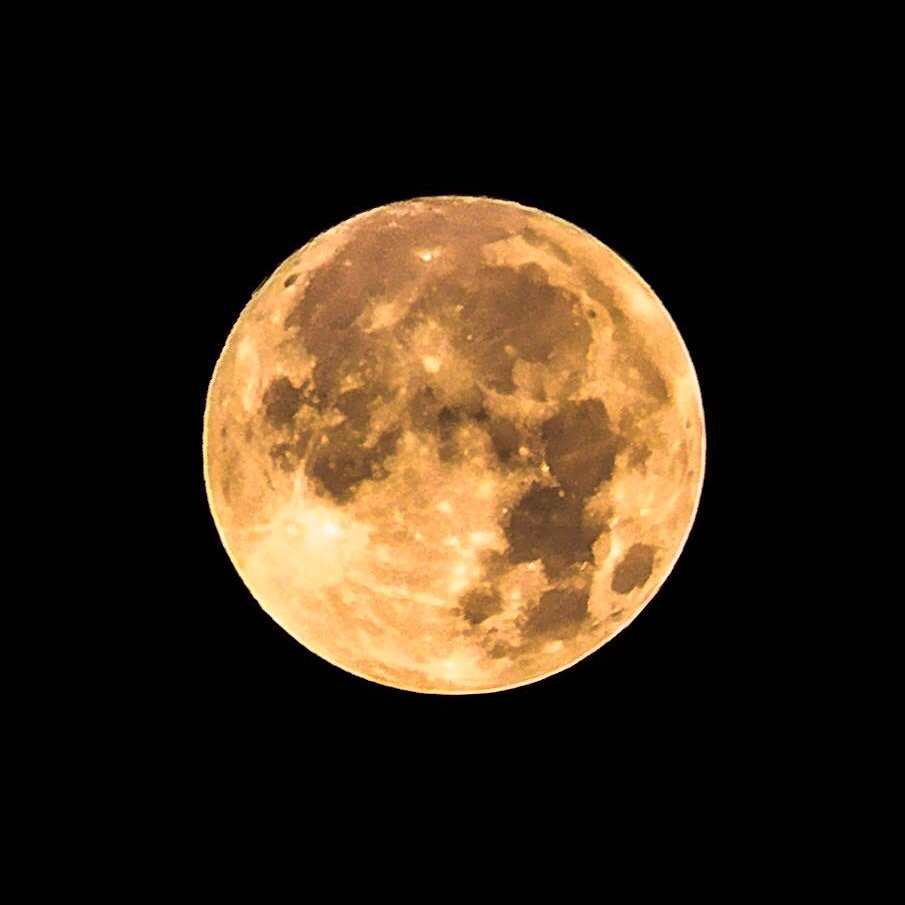 CuratedGreece's tweet photo. Last week's #fullmoon !
#Spotted by #CuratedGreece on #Serifos #island !
📷 (#nofilter ) by the #legit #photographer @mazmne https://t.co/JZtrDiEriQ