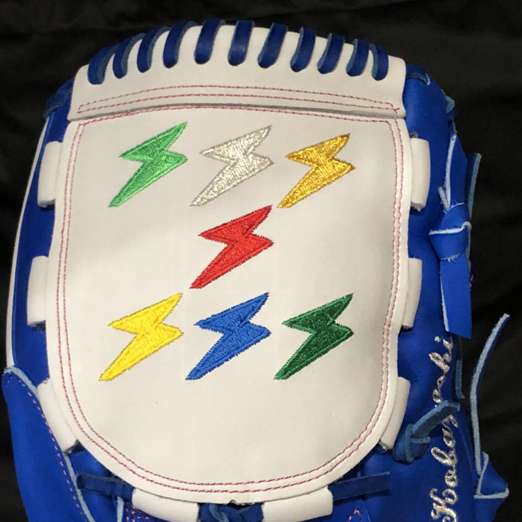 DEMPA_p20's tweet photo. でんぱグローブオーダーしちゃいました！⚡️
あまりの出来の良さにびっくり！！
中には最近ハマってる WACKの刺繍を！
しばらく現場に行く予定ないけど次回の現場に持ってっちゃおうかなwww
#SAEKI
#オタグラブ
#でんぱ組 https://t.co/xD32xe7mjR