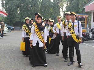 ProdiTarjamah's tweet photo. Alhamdulillah berkat keyakinan dan usaha untuk mencapai kesuksesan, PBAK Tarjamah 2018 berhasil hadir dengan nuansa baru!!!
Tentunya dengan antusias para mahasiswa baru yang membuat acara kita ini lebih meriah lagiiii 
Sampai ketemu di fakultas adab 🤗
#BanggaJadiAnakTarjamah https://t.co/LCT7TzQttK