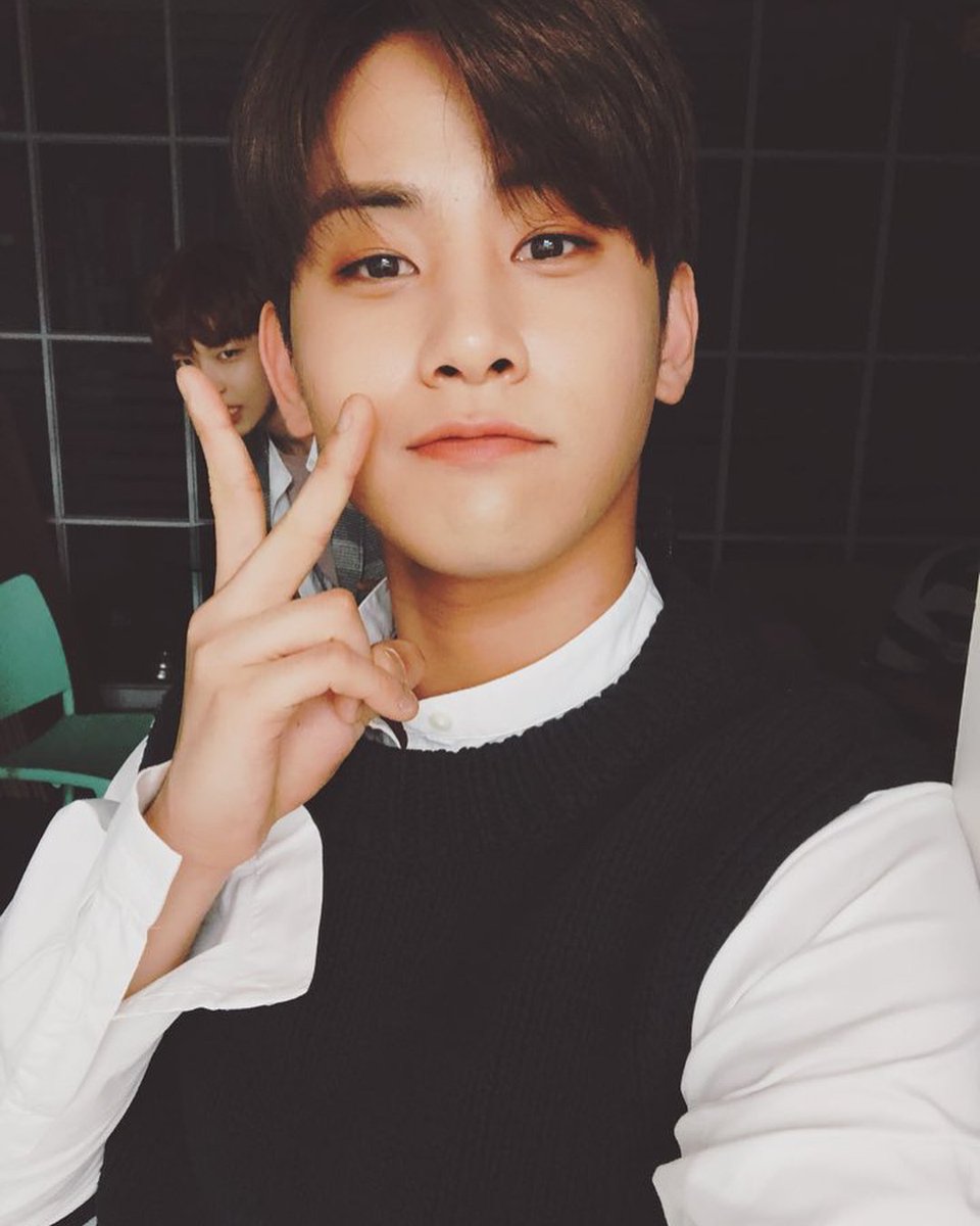 UNBFrance's tweet photo. 「INSTAGRAM」180719  📌  HOJUNG, KIJUNG @ official_UN_B

🇫🇷 : ❝ [#HOJUNG] 

Je sais qui est le X-Man 🐶 Vous le vous demandez tous, n'est-ce pas?????? ㅎㅎ X-Man!!!
X-Man!!!!!!! Sera dévoilé dans le dernier épisode qui sera disponible demain, UNMe regardez-le!! Il y a (...) ❞ https://t.co/dXekGMfgRj
