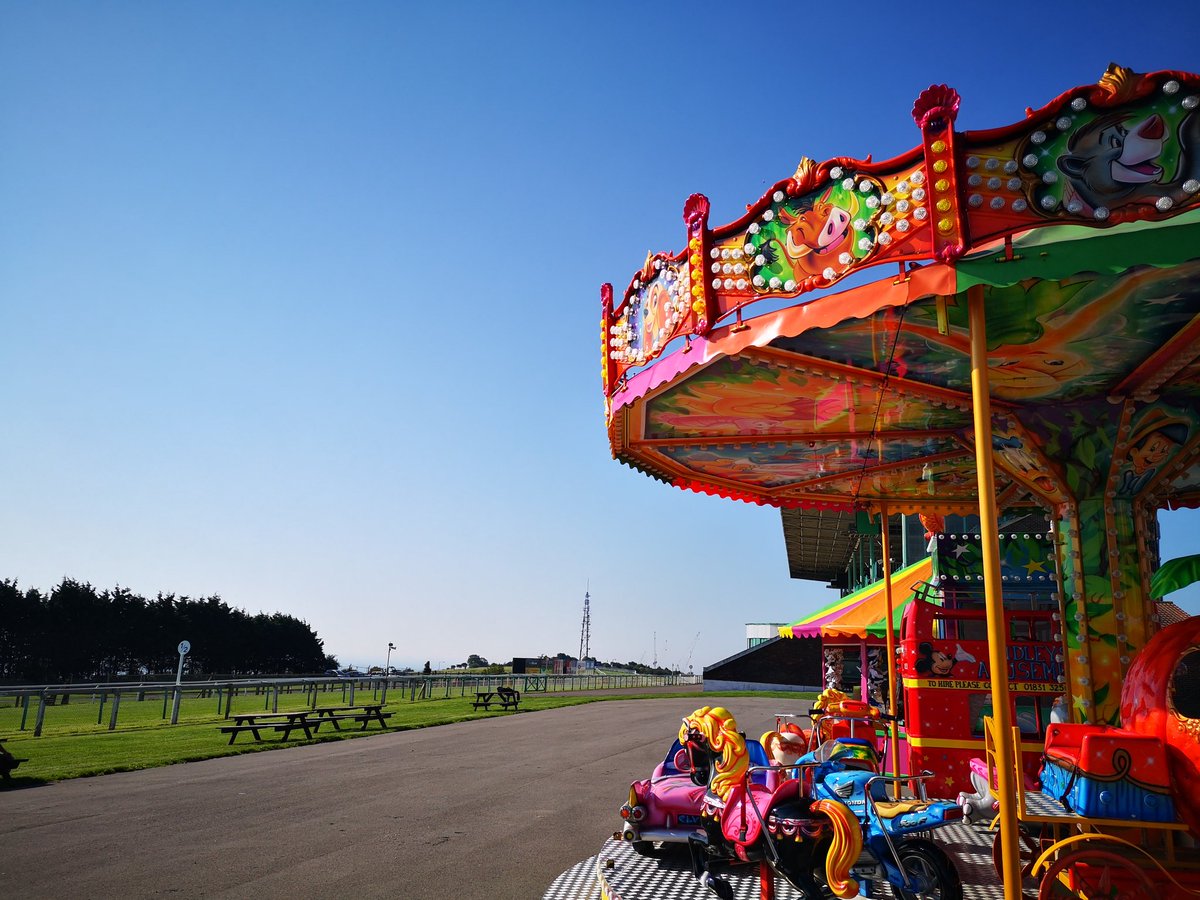 BrightonRace's tweet photo. What a day for Sunday Funday!! ๐๐๐
Gates open at 12 today and all adult tix are ยฃ10 and KIDS FREE! #brighton #makemostofit https://t.co/vIxilmhlM6