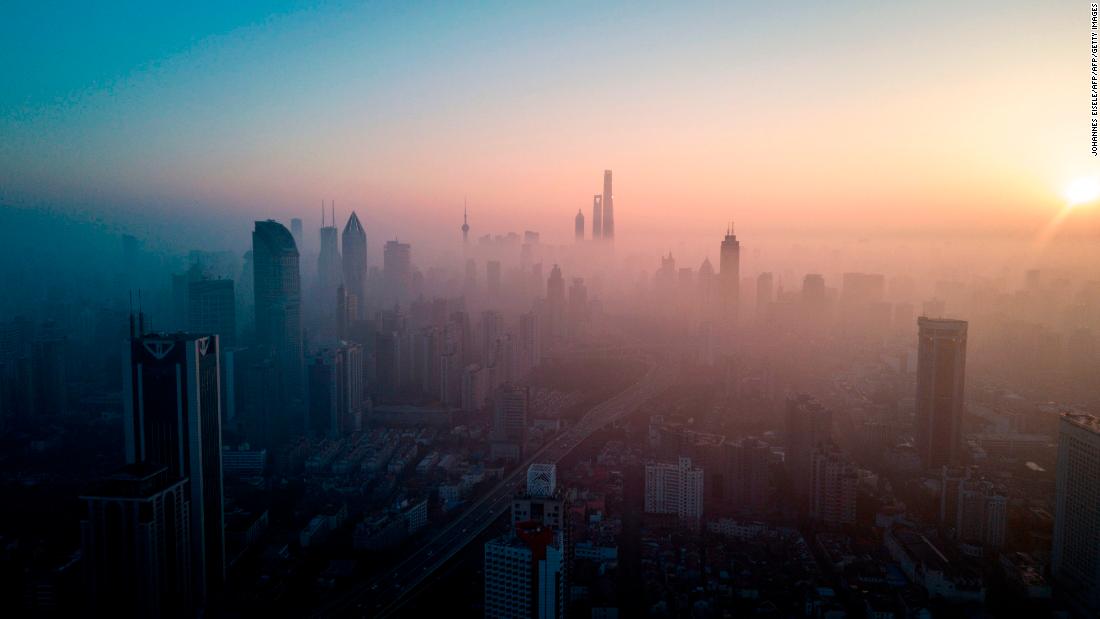 Air pollution could be more damaging to our health than previously thought, according to a new study, which found that prolonged exposure to dirty air has a significant impact on our cognitive abilities, especially in older men cnn.it/2wHf8d1