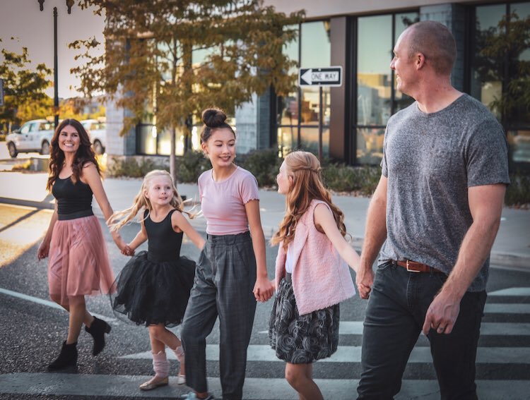 jennaroden__'s tweet photo. Just some snaps from tonight’s shoot 📸 #contentcreation #photography #familyportraits #fallshoots #goldenhour #inlove #canon https://t.co/sAtigTUPK1