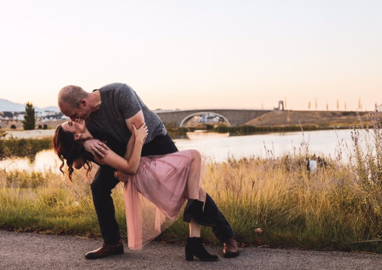 jennaroden__'s tweet photo. Just some snaps from tonight’s shoot 📸 #contentcreation #photography #familyportraits #fallshoots #goldenhour #inlove #canon https://t.co/sAtigTUPK1
