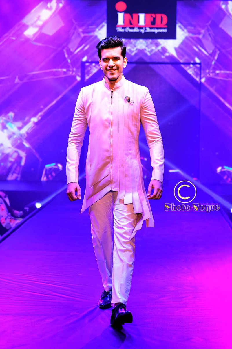 TaherSM_FC's tweet photo. @taher07 at INIFD Bhopal's 3rd Annual Fashion Show... https://t.co/ZYYQasjBIu