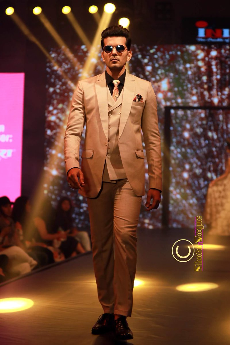 TaherSM_FC's tweet photo. @taher07 at INIFD Bhopal's 3rd Annual Fashion Show.. https://t.co/SaqyB9QDMI