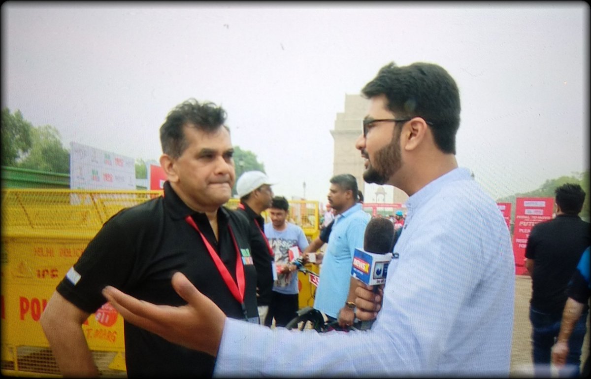 aishvaryjain's tweet photo. Early Sunday Reporting!! Interviewing Union Minister of State for Home Affairs @KirenRijiju, #NiTiAyog CEO @amitabhk87 at Delhi #Cyclothon. He says, 'If you want to make a city great, you must make the city friendly for cycling'  #GMS2018 #FutureOfMobility #LetsPedal @NewsX https://t.co/8Fq1GWUO8e