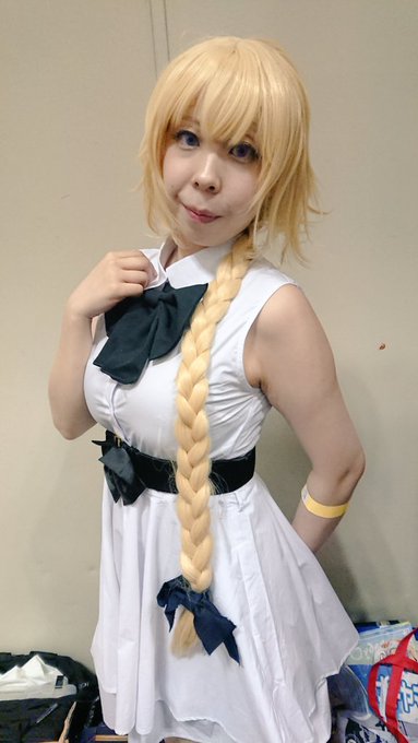 今回のコミトレ、
ジャンヌコスプレで
もちもちさんに
売り子やって
いただきました。
ありがとうございました～! 