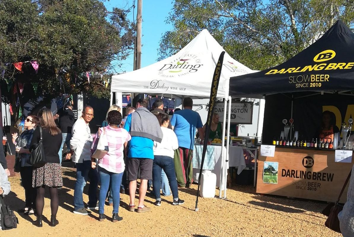 Darling Voorkamerfest... The queue for the newly released Darlington gin... I have never a queue like this to buy my wine!