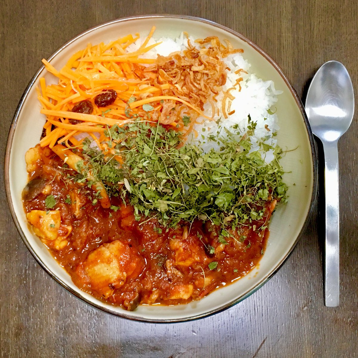 Ayucow בטוויטר 割とシンプルなチキンカレー ブナシメジ入り 今日は ニンジンはカレーに入れず キャロットラペにして添えました そして待望のカスリメティリーフ掛け 乾燥パセリとバジルをもっと甘くしたような香り 満足 男の料理 カレーは飲み物 Ayucow בטוויטר 割とシンプルなチキンカレー ブナシメジ入り 今日は ニンジンはカレーに入れず キャロットラペにして添えました そして待望のカスリメティリーフ掛け 乾燥パセリとバジルをもっと甘くしたような香り 満足 男の料理 カレーは飲み物