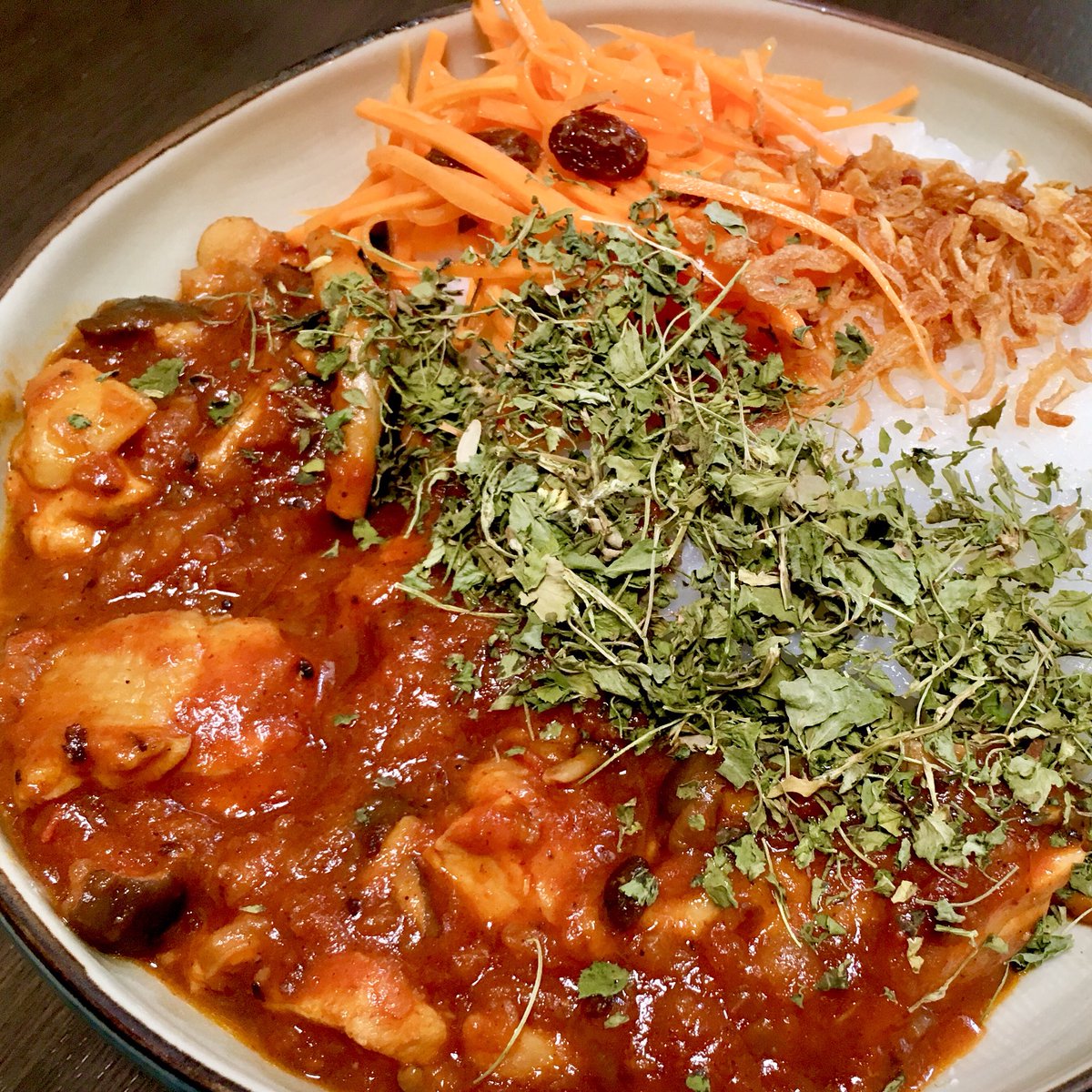 Ayucow בטוויטר 割とシンプルなチキンカレー ブナシメジ入り 今日は ニンジンはカレーに入れず キャロットラペにして添えました そして待望のカスリメティリーフ掛け 乾燥パセリとバジルをもっと甘くしたような香り 満足 男の料理 カレーは飲み物 Ayucow בטוויטר 割とシンプルなチキンカレー ブナシメジ入り 今日は ニンジンはカレーに入れず キャロットラペにして添えました そして待望のカスリメティリーフ掛け 乾燥パセリとバジルをもっと甘くしたような香り 満足 男の料理 カレーは飲み物