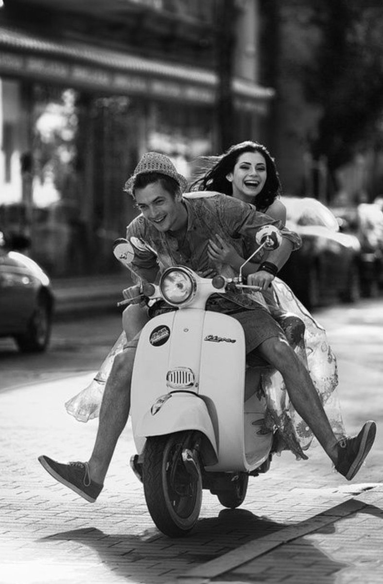 J'ai toutes les raisons de t'aimer, il me manque la déraison.
Robert Mallet