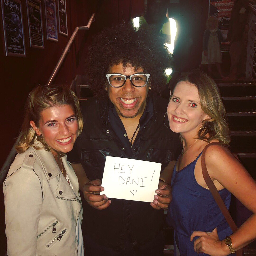 When .<a href="/jakeclemons/">Jake Clemons</a> needs a table... happy to help. Thanks for being such a brilliant bloke Jakey, you were a pleasure to meet. Sorry about forcing you in to a hug and then thrusting my bum in your face. Welcome to London!  #jakeclemons #UKroadtrip