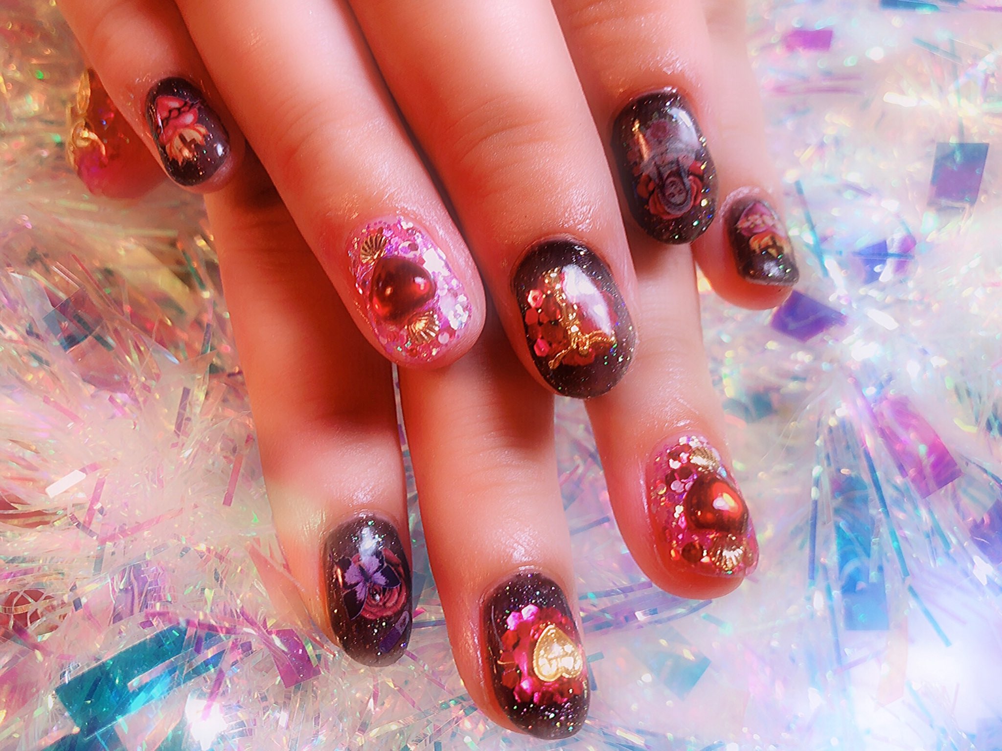 Kedakaiネイル いおり気高い かなさんの新しいネイル 大森靖子さんの世界観をイメージしてデザインさせて頂きました 新しいパーツもたくさん使って存在感ばっちりになりました チョーカーもお向かえくださったありがとうございます かなさん