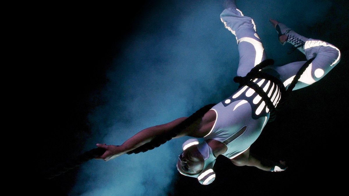 Circomedia's tweet photo. 236/250 Jo Palmer with @cirquebijou @circus250 #circuseverywhere #circusforeveryone #strongwomen #womenincircus #bristolcityofcircus #250circusimages #circuseducation #circusbtec #homegrown https://t.co/ahevQyjL5v