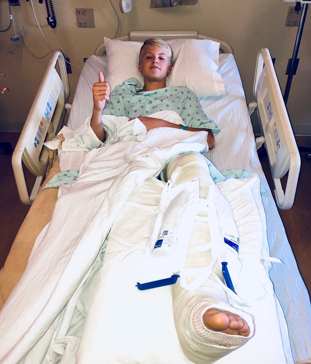 SSonariny's tweet photo. Get better soon @carsonlueders  lysm ❤️ https://t.co/E96rGsupAv