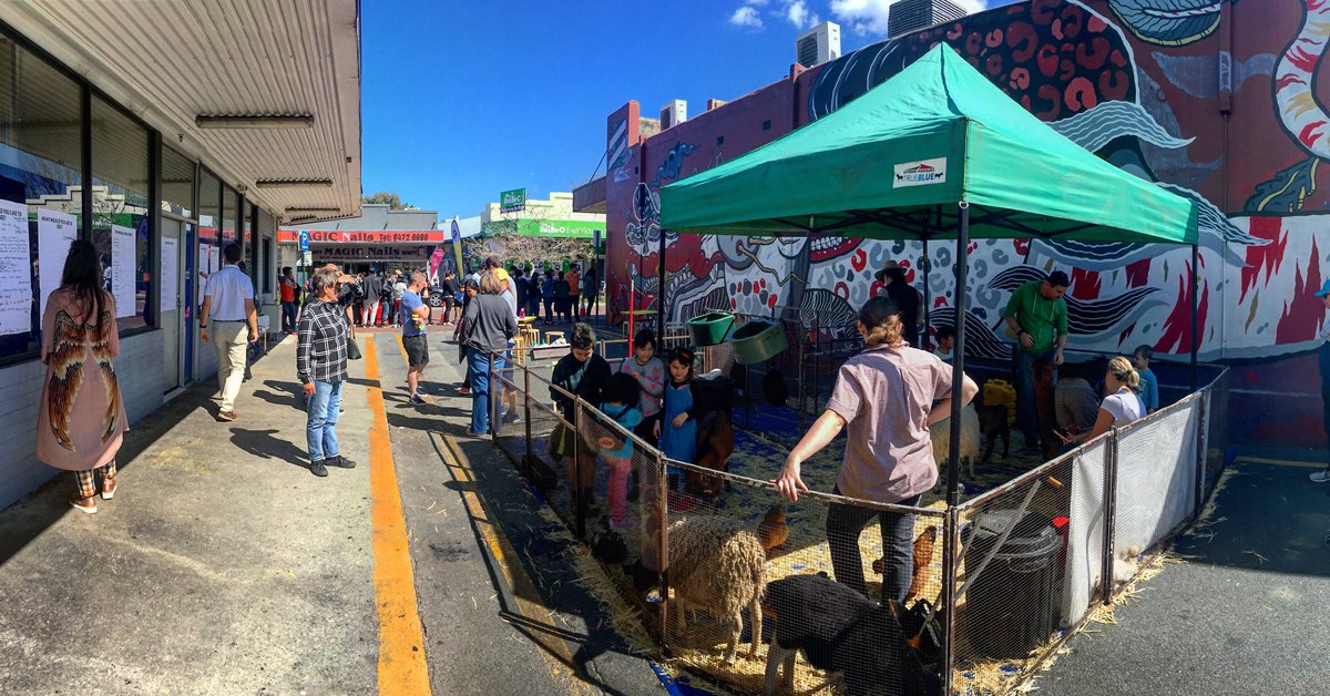 jen4vicpark's tweet photo. Thanks to those who dropped by the #IGLaneway this morning and shared your thoughts on the #OldPlacesNewSpaces activation project! #lifeinthepark #lanewaylife #vicparklife #suburbanrenewal https://t.co/UZ3lbsvx0X