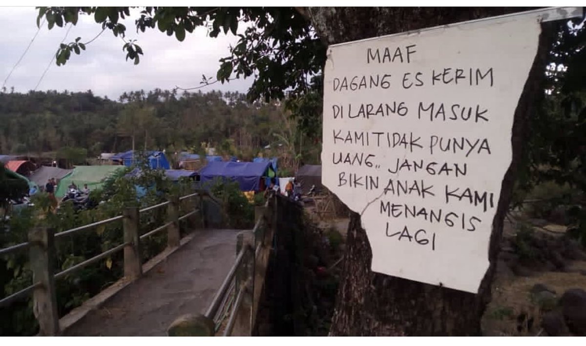 iam_ivandie's tweet photo. Masyarakat Lombok mengalami penekanan ekonomi pasca gempa, sampai2 pedagang es krim dilarang dagang, krn anak2nya pd nangis minta dibeliin. Dengernya sedih ya...

Semoga sampe ke CSR manager perusahaan es krim favorit kita semua.

Source: actforhumanity https://t.co/8wp82ldHU2