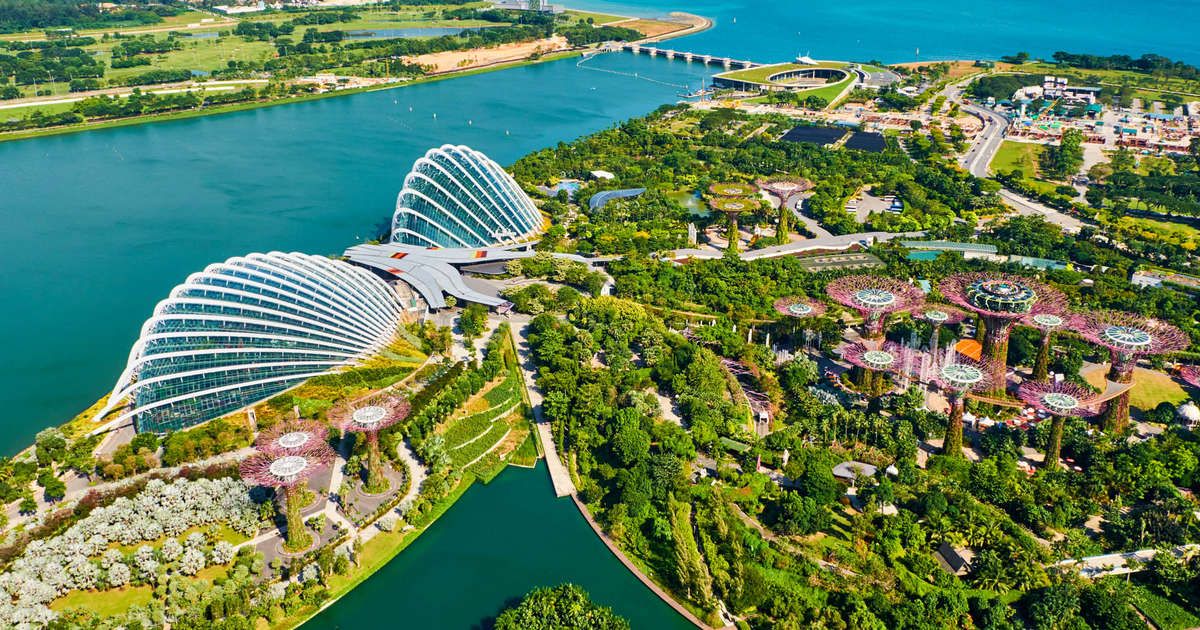 Around The World 4K tweet media