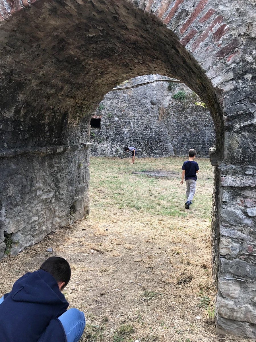 nine_stupids's tweet photo. Alla ricerca di decorazioni per la propria "fotografia" ! #FdM18 https://t.co/EsUevlKur4