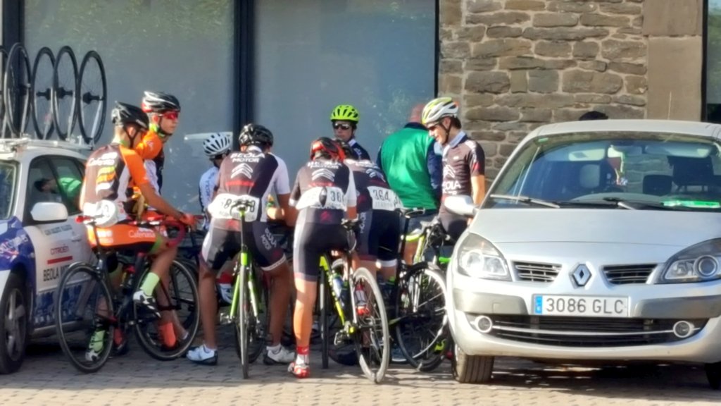 Mertxe Labrador (@mertxe_beriain) on Twitter photo Charla a los pupilos del <a href="/CCVBeola/">C.C.Villaves Beola</a> previa salida XXXIV Trofeo Villa de Obanos. Memorial Josetxo. #Obanos Charla a los pupilos del <a href="/CCVBeola/">C.C.Villaves Beola</a> previa salida XXXIV Trofeo Villa de Obanos. Memorial Josetxo. #Obanos