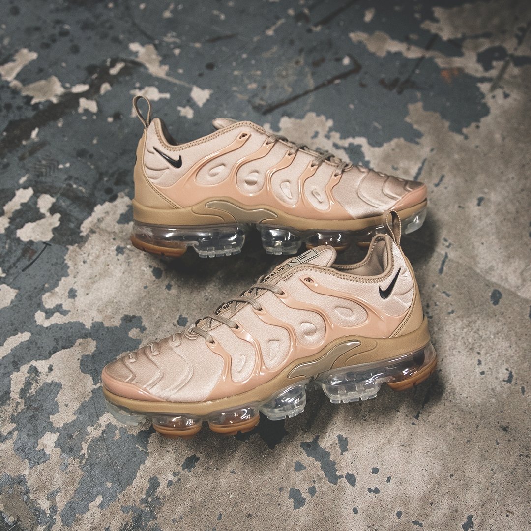 nike vapormax plus string desert