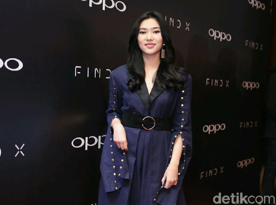 detikhot's tweet photo. Merinding! Merdunya Isyana Sarasvati Bawakan 'Asia's Who We Are' https://t.co/vPhtQAdOOo https://t.co/cfpLTJoaxX