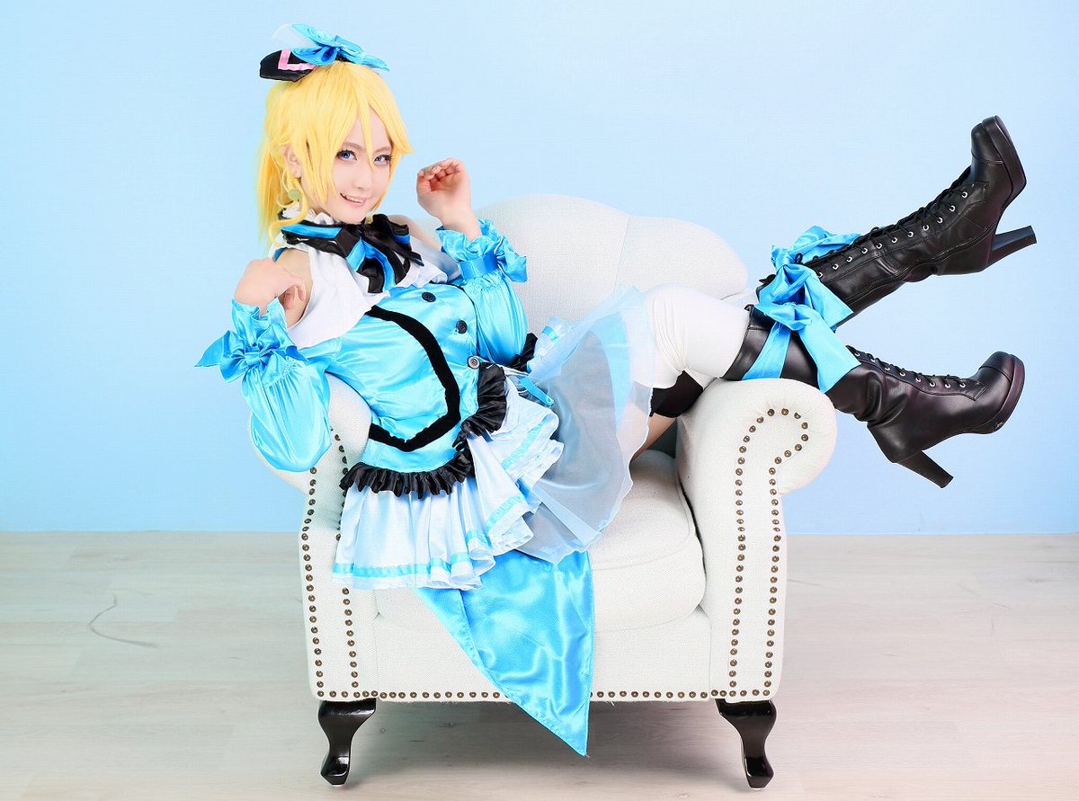 芽衣凛 Pa Twitter アイドルの衣装ってフリルたくさんで作り甲斐があって 作ってる途中は半べそかきながらだけれど完成したときのボリューム感がとてもすき キラセンはサテン7mくらい またアイドル作りたいのです ラブライブ 絢瀬絵里 Kira Kira