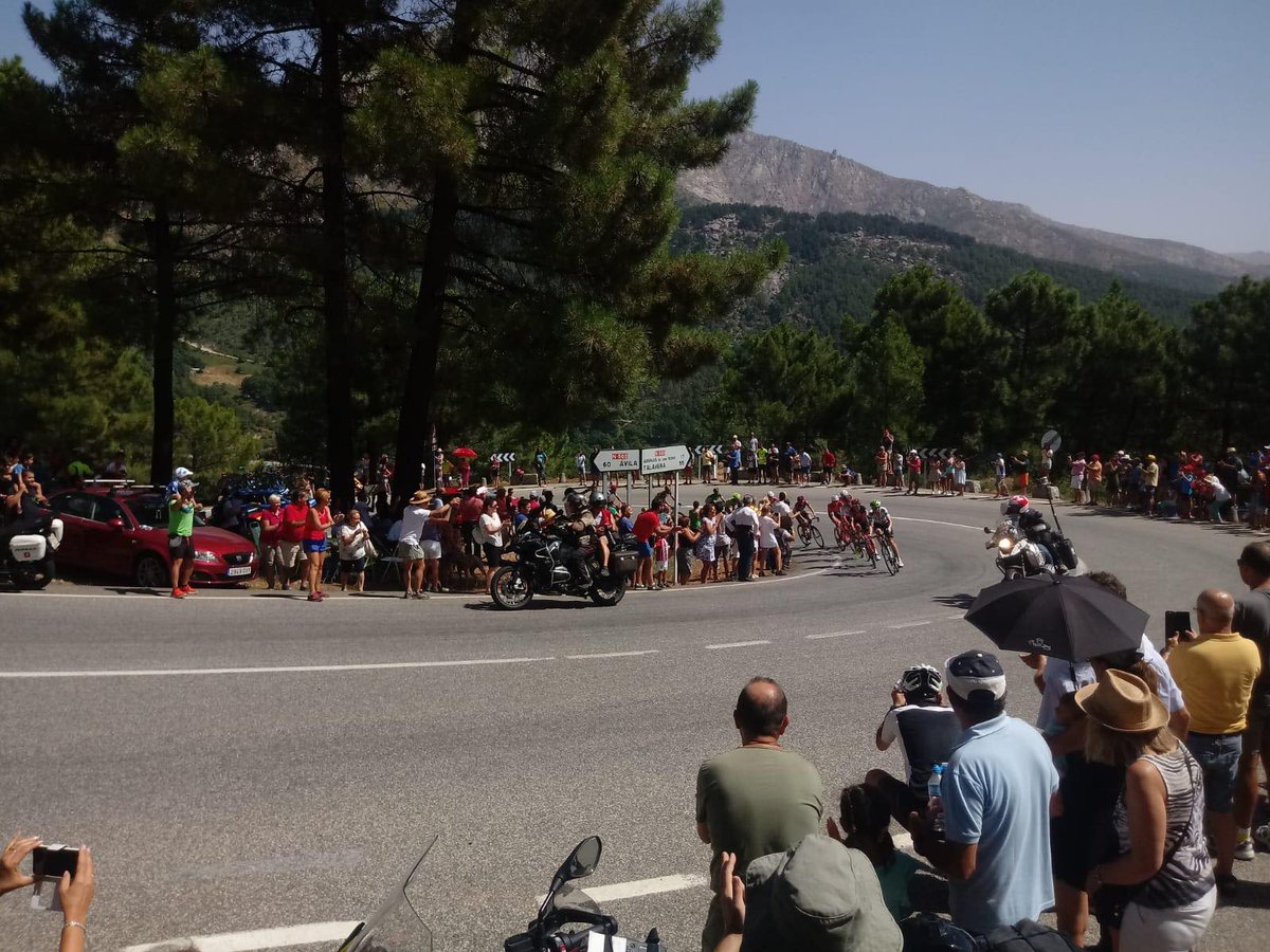 NoelRendiFisico's tweet photo. Preciosa la Laguna Grande de #Gredos en @lavuelta @deportesavila @Avila_CyL @VenAGredos @tietarteve Ojalá vinieran más por aquí #LaVuelta18 #ciclismo #cycling https://t.co/CTgJi60be4