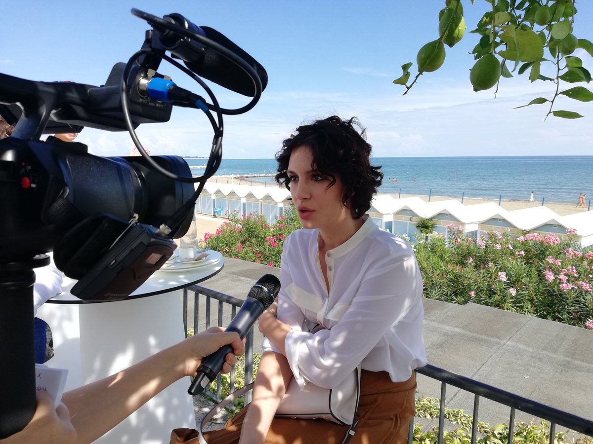 "Un premio totalmente inaspettato e per questo dal valore immenso. Sono assolutamente convinta che il talento paghi", Beatrice Arnera Kinéo CSC e Ferragamo Parfums Premio Giovane Promessa del cinema italiano #PremioKinéo2018 #venezia75