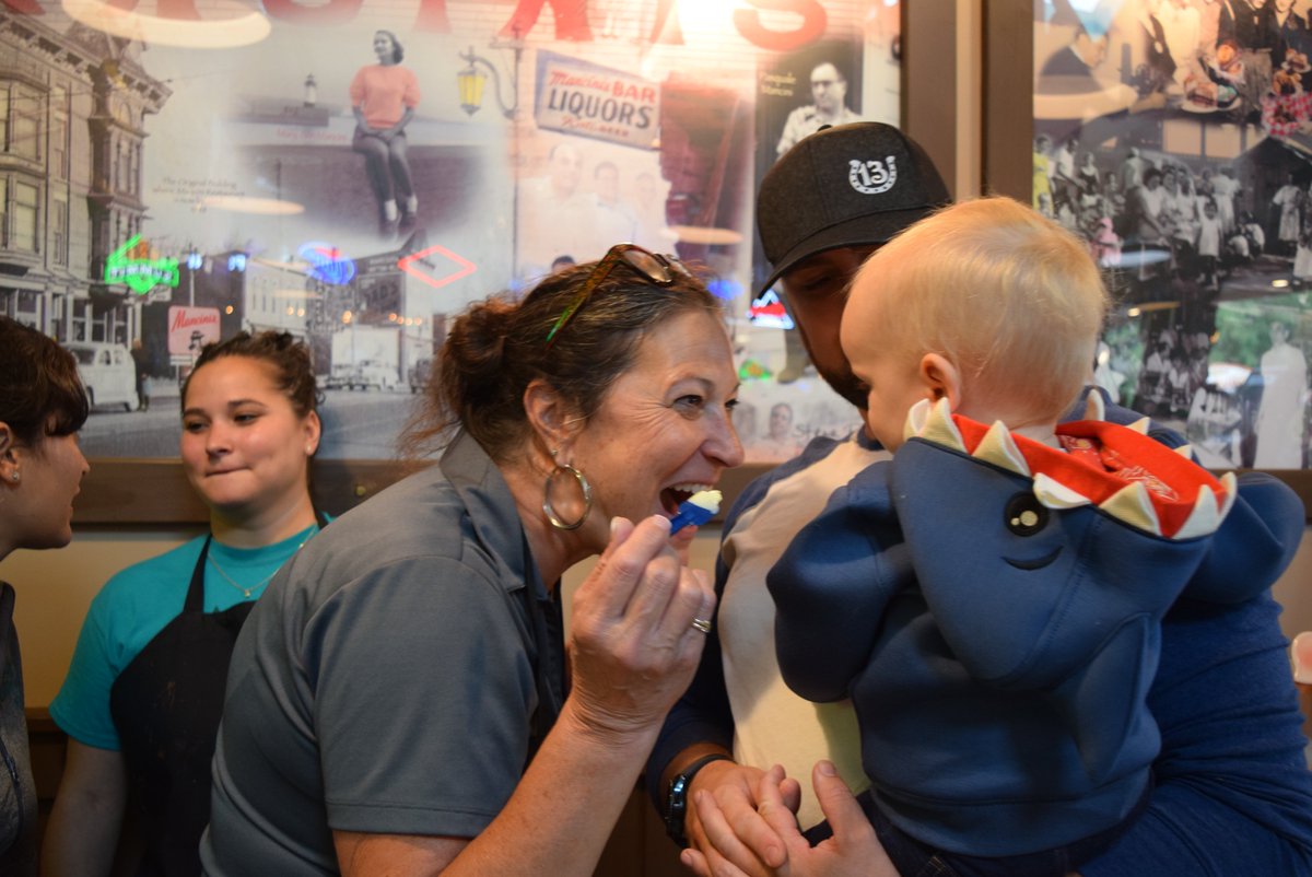 ManciniAlFresco's tweet photo. This is what St. Paul hospitality looks like. #sweetmamamancini #familyaffair #makeourfamilytraditionpartofyours https://t.co/cxrc7PLYsF