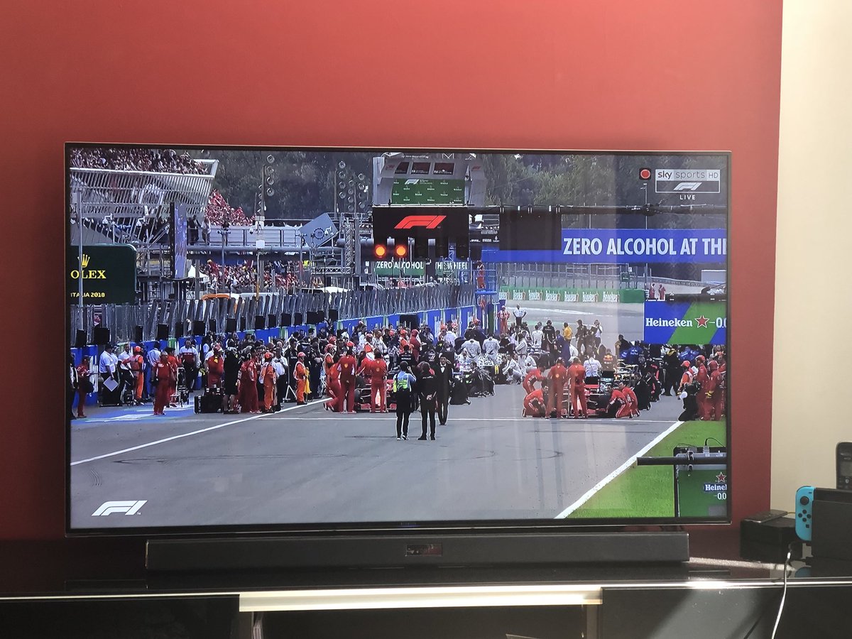 samjones__18's tweet photo. Come on Hamilton #f1 #MonzaGP https://t.co/8q6uFReEeE
