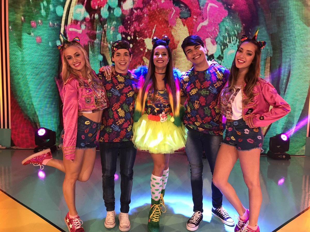 En minutos mi UNIVERSO por <a href="/AmericaTV/">América TV</a> 💜💙❤️💛💚💜💙❤️💛💚💜💙❤️💛💚