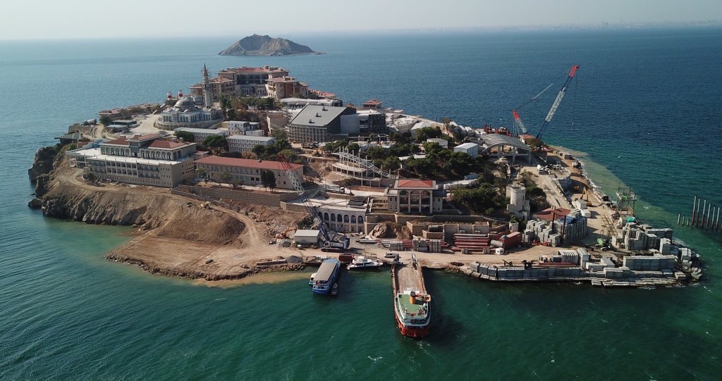 Adayı bu hale getirdik diye övünerek gazetede manşet yapıyorlar. İnsanın yaptığı işin kötü olduğunu anlamıyor oluşu ne kadar vahim bir durum.