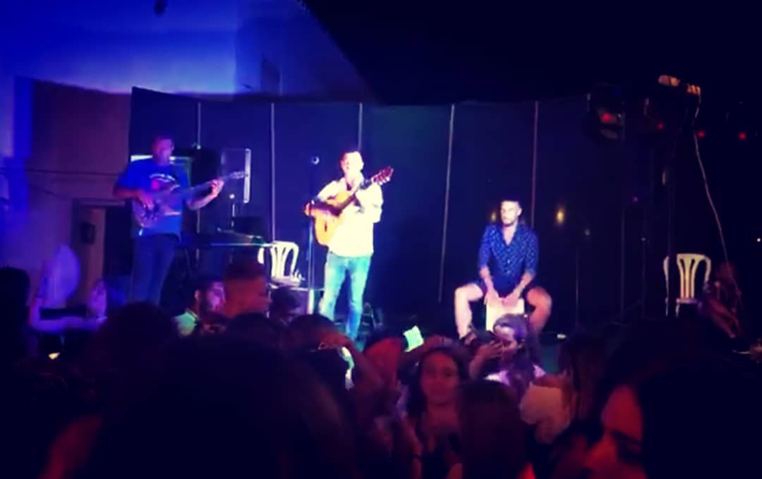 elbiri_oficial's tweet photo. Gracias #Benaque por tanto cariño
Una noche de olé!!! 
#ElBiri #Malaga @timmyropero https://t.co/kCy4MnRhF0