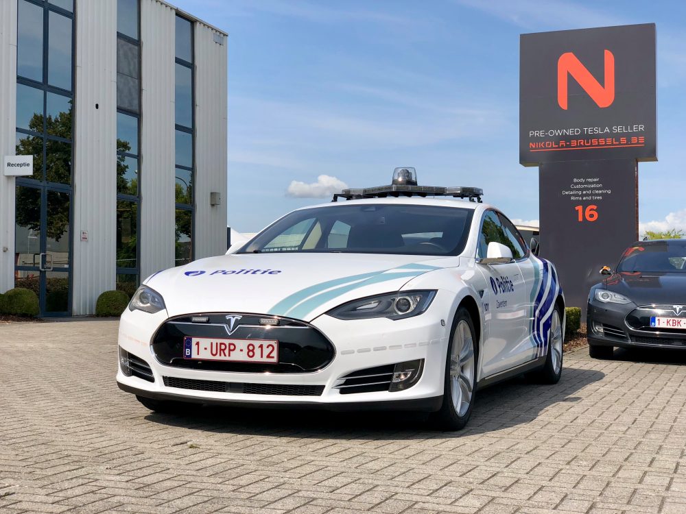 itsKapoow's tweet photo. Belgium police have now started to use Tesla's as cop cars.
They look rather sick https://t.co/PRPQzLA6R5 https://t.co/eLrPewjYOx