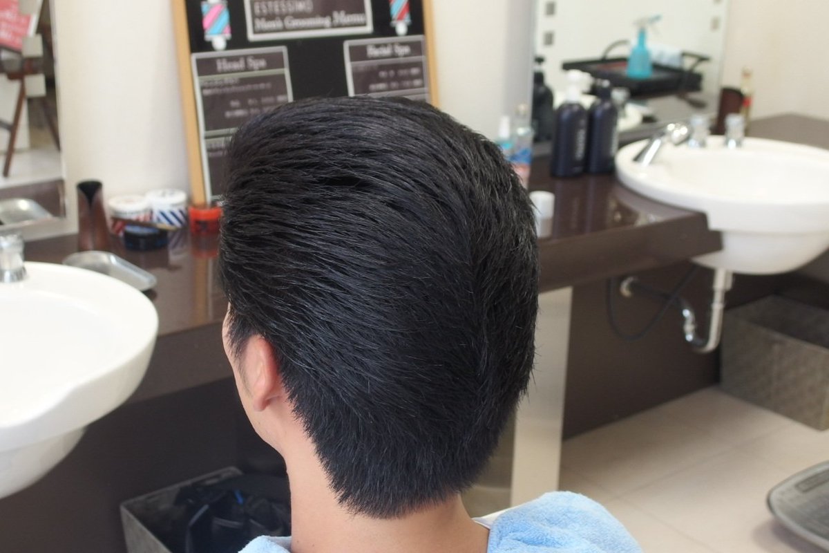 ট ইট র Aria旦那 床屋 仕事写真 サイドバックリーゼント ３か月前ソフトモヒカンから頑張って伸ばし 前髪まだ短めだけど とりあえず形になった 後ろもかろうじて ダックテールできました 整髪用はクックグリースとクールワックス リーゼントはかっこいい