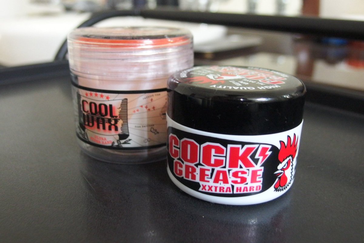 ট ইট র Aria旦那 床屋 仕事写真 サイドバックリーゼント ３か月前ソフトモヒカンから頑張って伸ばし 前髪まだ短めだけど とりあえず形になった 後ろもかろうじて ダックテールできました 整髪用はクックグリースとクールワックス リーゼントはかっこいい