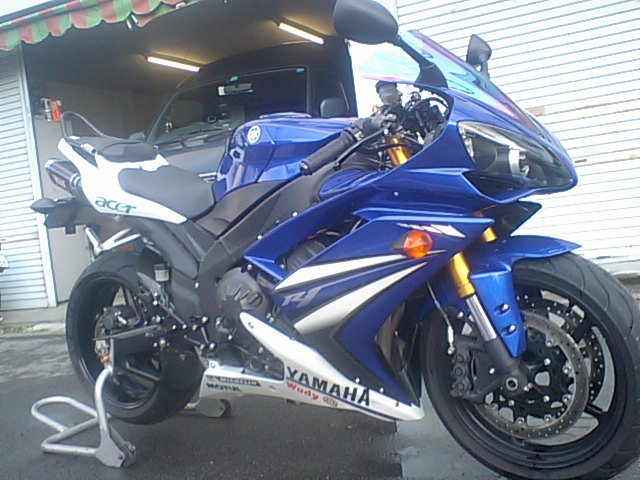 murayzf1's tweet photo. R1に乗り続けて20年経ちましたw
初期型に衝撃を受けて免許を取り直し4XVを1998年9月に購入
1年後に盗難にあい、2000年3月に5JJを購入
それから2007年6月4C8、2015年8月2KSと乗り継いで、2018年1月に現在の2KSをフォロワーさんに譲ってもらいました
#YAMAHAが美しい https://t.co/YAzmpRRWFM