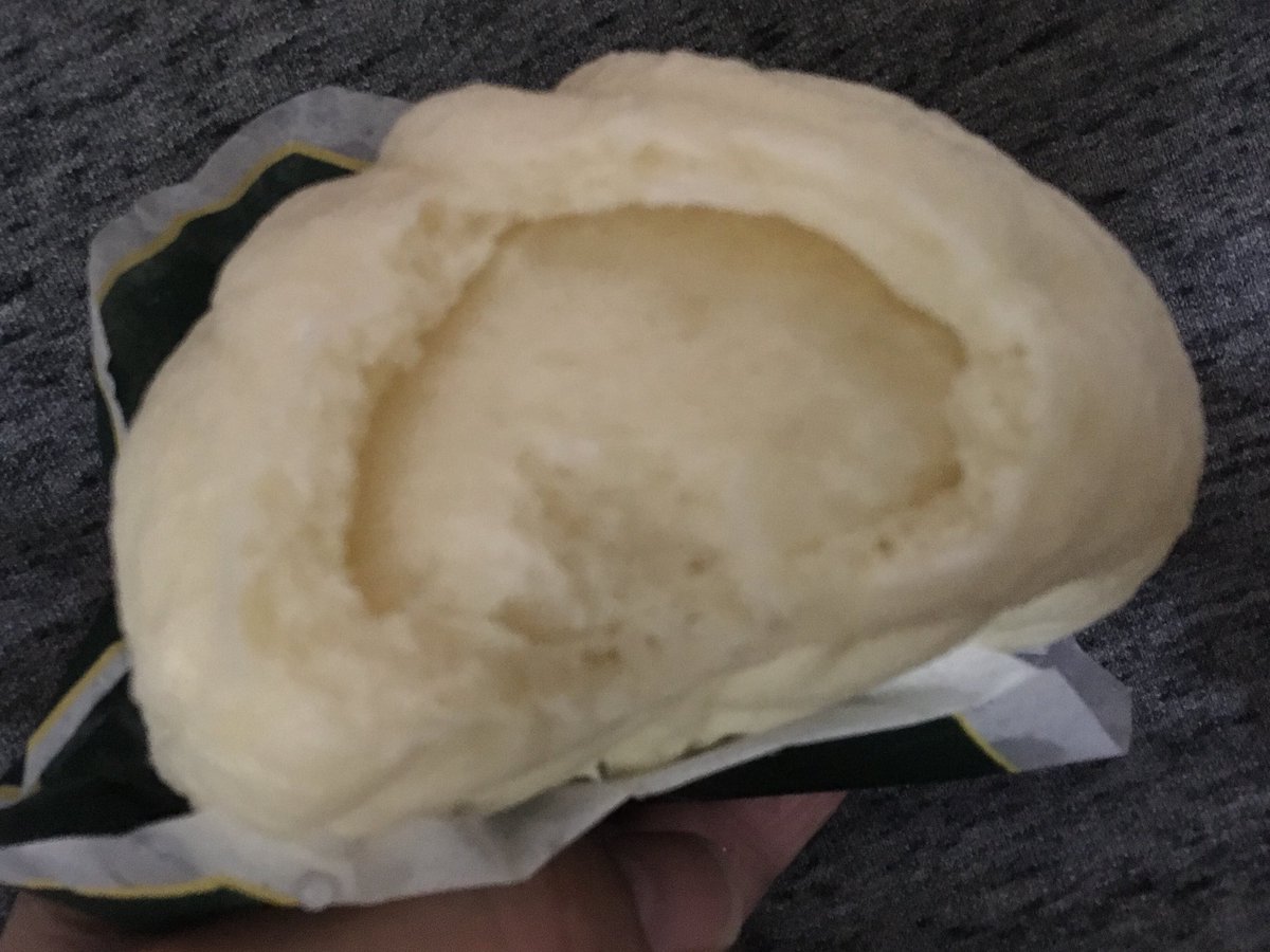 じゅりあ ファミマのプレミアム肉まんを食べてみた ん んん 肉まん入り中華まん たまたまそんな層になっただけ 肉も 皮も大きめかな ごちそうさまでした ファミマ 肉まん