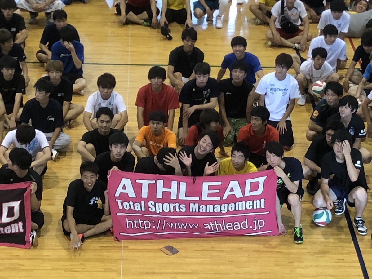 volleyball_dome's tweet photo. 【そういえばvol.2】
8月末に京都で行われた大会
#TisCup
名古屋からの刺客 ボールも単位も落とさねぇ。を背負った名城バレー部
落とさなかった結果 ベスト8👏
圧倒的体格差の中、最後まで頑張りました🦖
ベスト8の彼らが食べた抹茶アイスはほのかに汗の香りを帯びていた…🍵 https://t.co/li3siNj5qs
