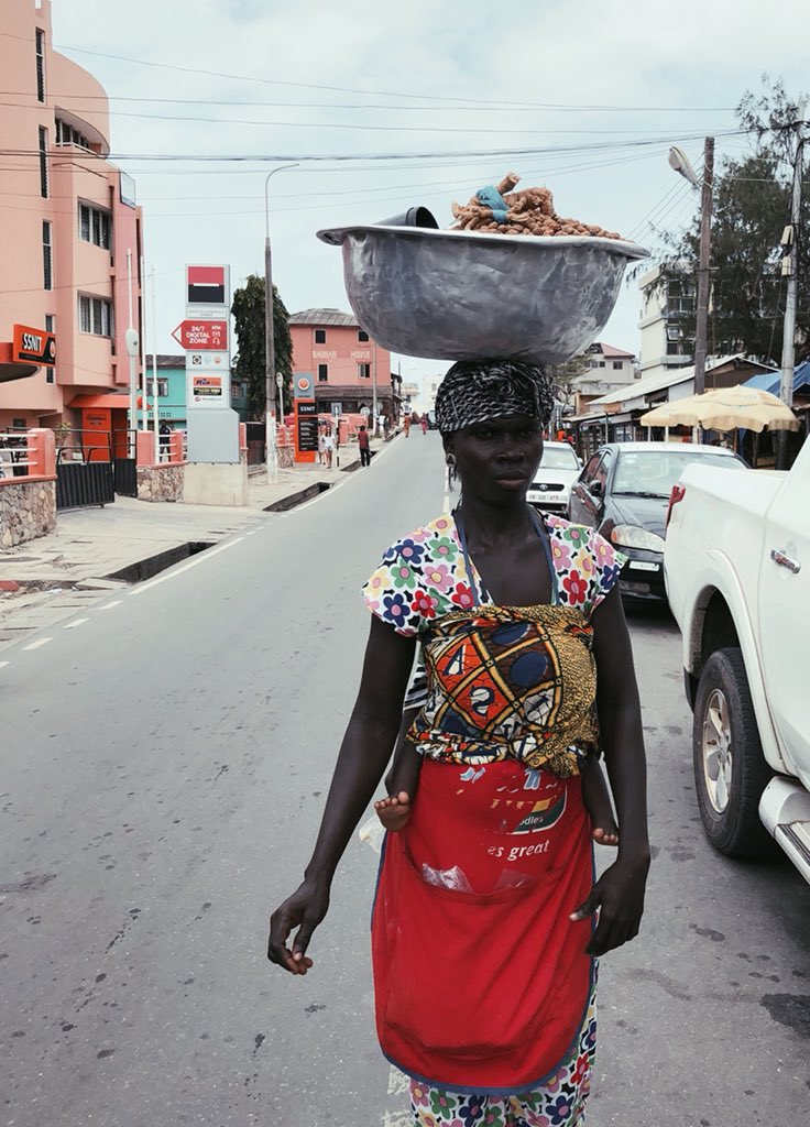 mawuliadjabeng's tweet photo. Cast your care; not your responsibility- The African Woman #livelihood #everydaypeople #everydayhustle #strengthofawoman #hawker #capecoast #colonialtown #peopleandplaces #passionpassport #travelbliss #documentpeople #mawuliadjabeng #vscogram #vscoX @ReutersAfrica https://t.co/ca5cfmjvii