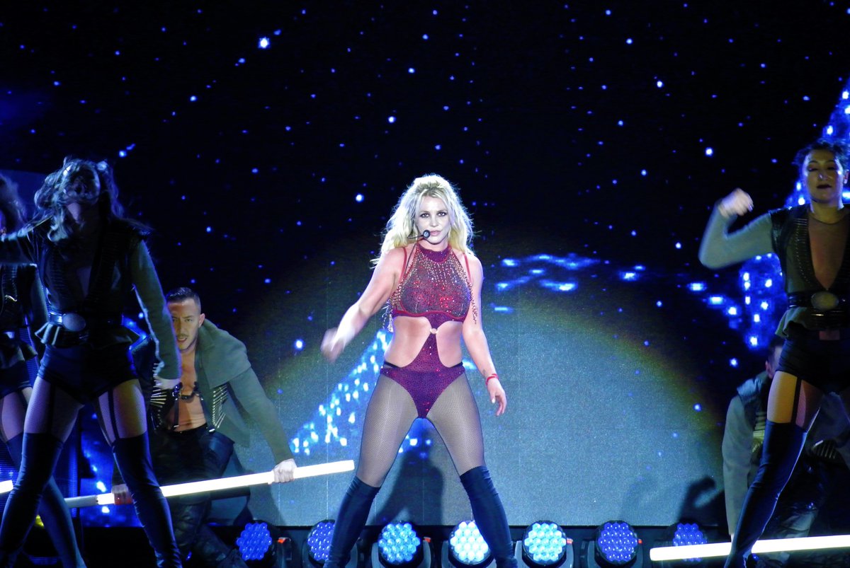 Disney_Dave_'s tweet photo. Britney Spears Piece of Me Tour last Nigh at Blackpool Tower Festival Headland part 1 #pieceofme #britneyspears #britney #britneypieceofme #britneyblackpool #britneylive #britneytower #Blackpool #ILoveBlackpool https://t.co/SNJqSB2tIA
