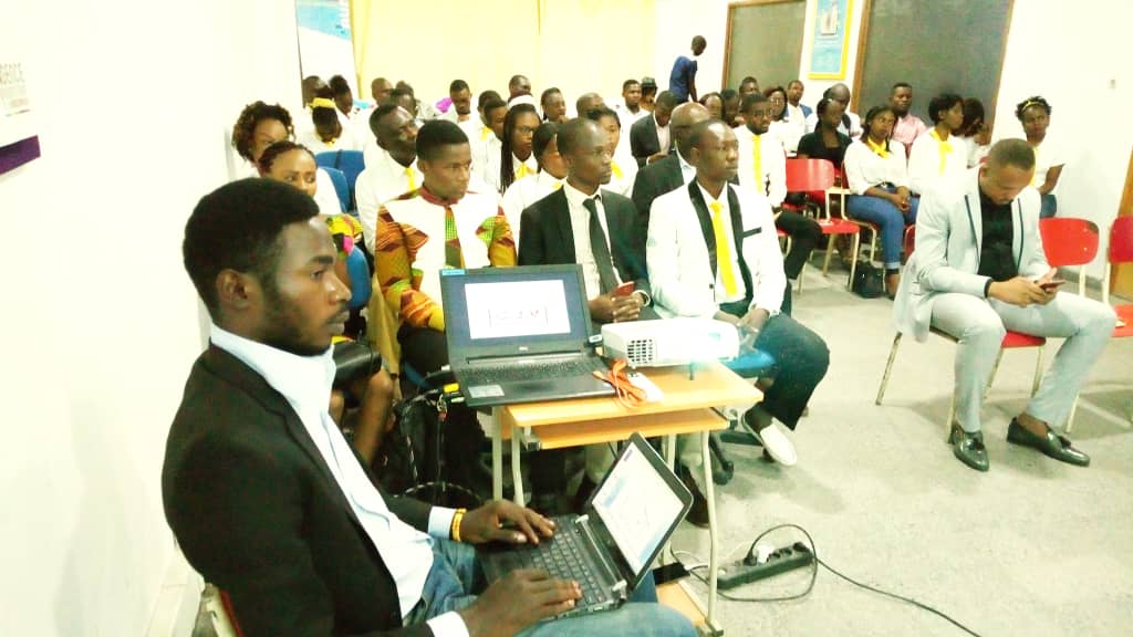 KiyambuPatrick's tweet photo. #RDC #Kinshsa le Coordonnateur National du @cjvrdc_ @A_Makuta22   clôture le mois International de la #Jeunesse et lance le projet #SpinOff nos remerciements à Mme @Muyumba  Présidente de l'Union panafricaine de la jeunesse @KatengoMafo @cenirdc @EbambiKatalayi 
#Preingeindou https://t.co/jGqpulCgcO