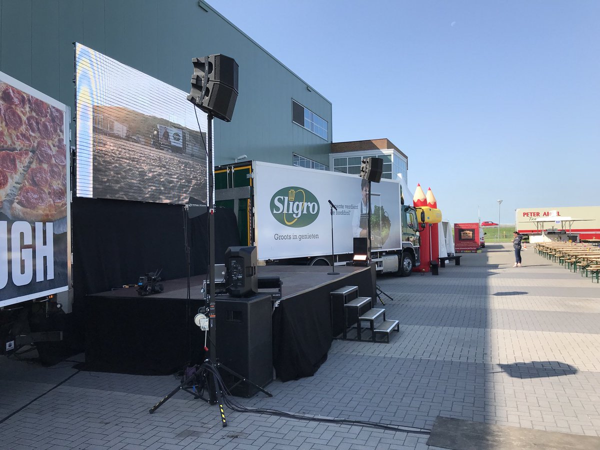 fokkoboelo's tweet photo. Vandaag sponsoren we #Sligro de #PeterAppelTransport Familiedag. samen met de Familie Zijlstra (Alle 5 werkend bij Sligro en alle 5 topCateraars) ga ik 1500 verse saté BBQen voor de 1000 medewerkers van PA. Om 12 uur gaan we los☀️👍💪 https://t.co/Ahv83qHNYE