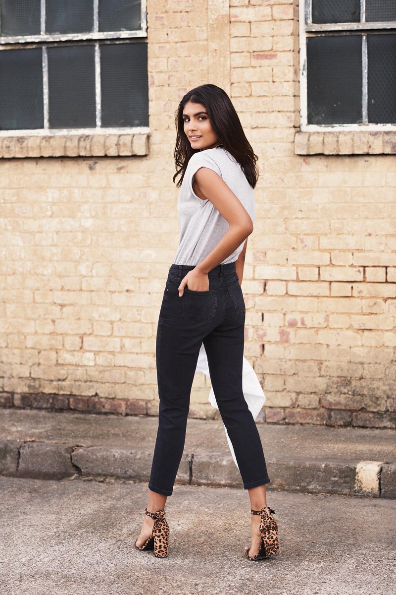 Dorothy_Perkins's tweet photo. ✨THE TAYLOR JEAN✨
The cropped cigarette style for the ultimate cool-girl vibe this season. 🙌
#DPDenim

Shop Taylor: https://t.co/9KWyVoB74M 
#LoveDP https://t.co/i6WBoJPRc8